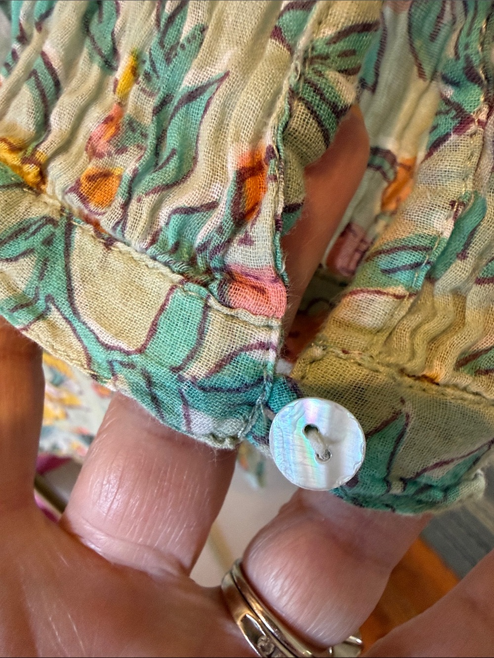 Dolma Floral Tunic Top in Floral Multi color Cotton. Medium - Picture 4 of 5